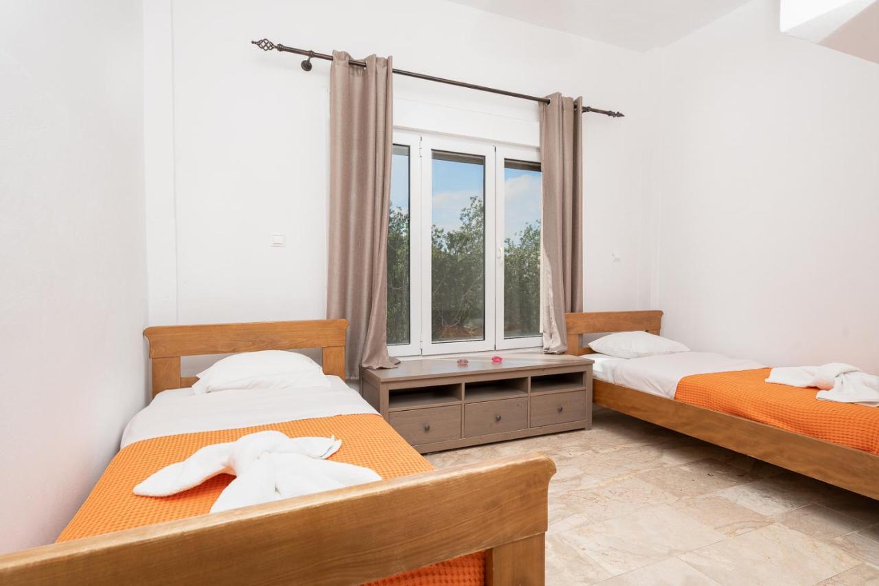 Mtc-D Apartments By The Sea And Airport Pórto Ráfti Eksteriør billede